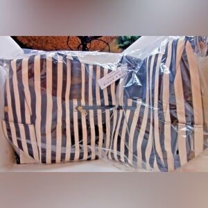 🆕Alice + Olivia by Stacey Bendet Striped Weekender Duffle Tote Bag - BRAND NEW